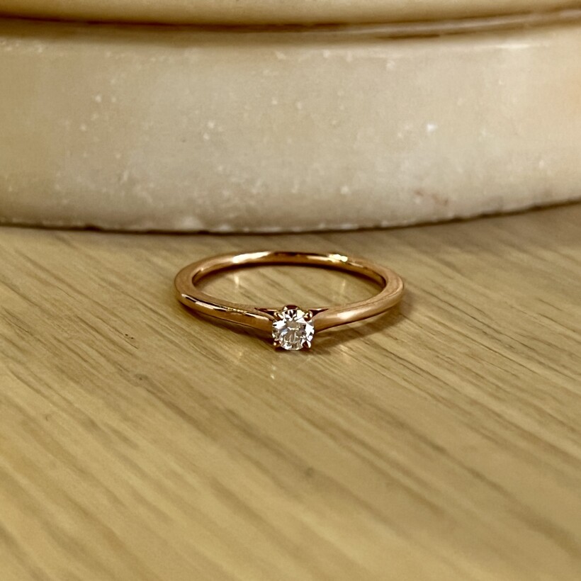 Solitaire en or rose et diamant de 0,15 carat