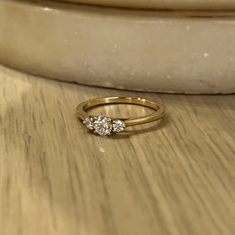 Solitaire en or jaune, diamant central de 0,25 carat et diamants