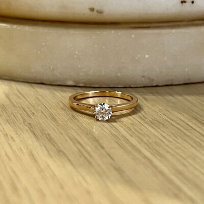 Solitaire en or rose et diamant de 0,30 carat