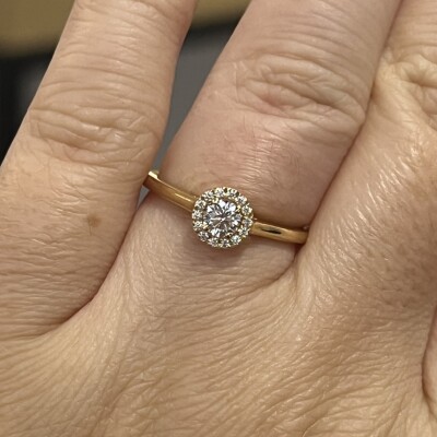 Solitaire Héritage en or jaune, diamant central de 0,25 carat et diamants