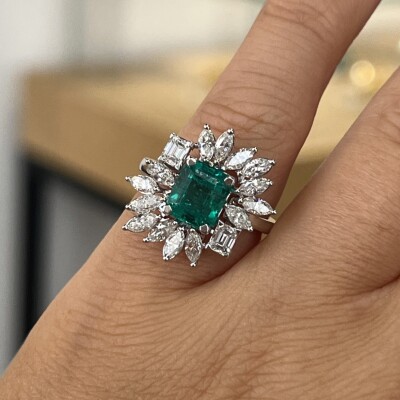 Bague One and Only en or blanc, émeraude de taille émeraude de 1,89 carat, diamants de taille marquise et de taille émeraude