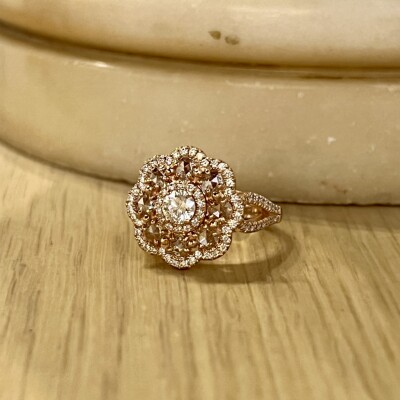 Bague Sakura en or rose, diamant central de 0,30 carat, diamants de taille rose er diamants