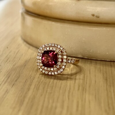 Bague Arès en or rose, rhodolite de 2,67 carats et diamants