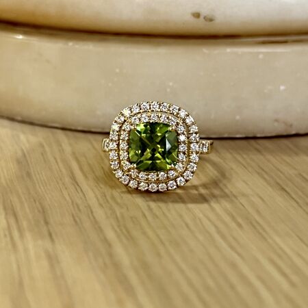 Bague Arès en or jaune, péridot de 2,25 carats et diamants