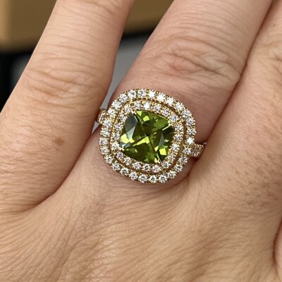 Bague Arès en or jaune, péridot de 2,25 carats et diamants