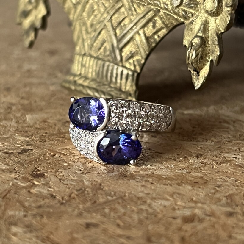 Bague Tanzanie Toi & Moi en or blanc, tanzanites de taille ovale et diamants