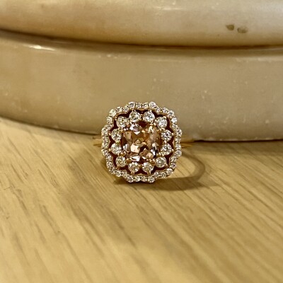 Bague Ponte Vecchio en or rose, morganite de taille coussin de 1,39 carat et diamants