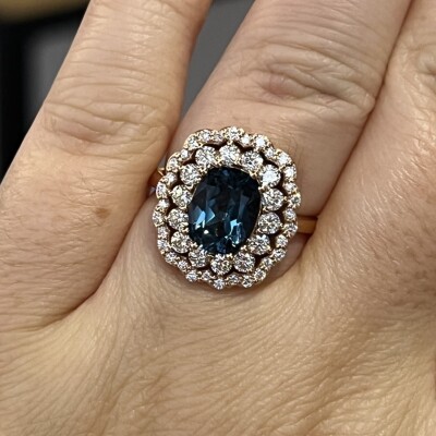 Bague Ponte Vecchio en or rose, topaze Blue London de 2,60 carats et diamants