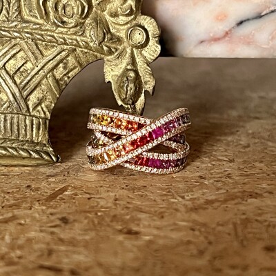 Bague Rainbow en or rose, saphirs multicolores de 2,85 carats et diamants