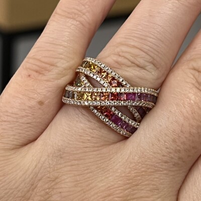 Bague Rainbow en or rose, saphirs multicolores de 2,85 carats et diamants