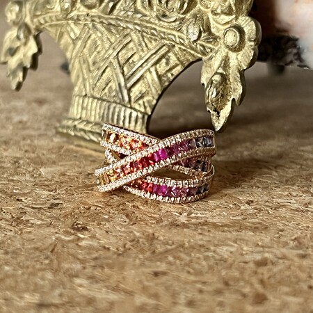 Bague Rainbow en or rose, saphirs multicolores de 2,85 carats et diamants