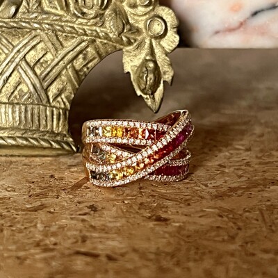 Bague Rainbow en or rose, saphirs multicolores de 2,85 carats et diamants