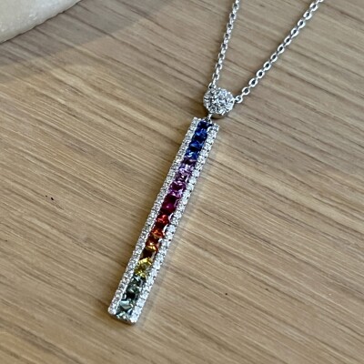 Collier Rainbow en or blanc, saphirs multicolores de 1,15 carat et diamants