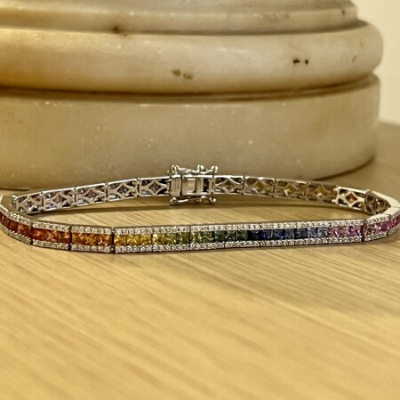 Bracelet Rainbow en or blanc, saphirs multicolores et diamants