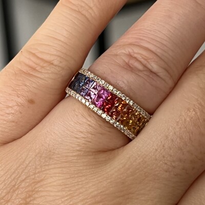 Bague Rainbow en or rose, saphirs multicolores de 2,10 carats et diamants