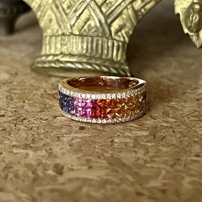 Bague Rainbow en or rose, saphirs multicolores de 2,10 carats et diamants