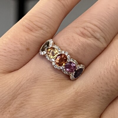 Bague Rainbow en or rose, saphirs multicolores de 2,30 carats et diamants