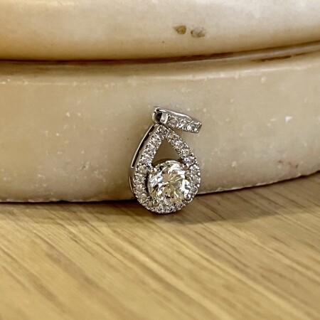 Pendentif en or blanc, diamant de 1 carat extra blanc G VVS2 et diamants