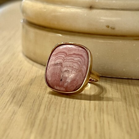 Bague en or rose sertie d’une rhodochrosite