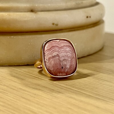 Bague en or rose sertie d’une rhodochrosite