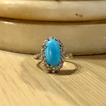 Bague en or jaune, platine, turquoise cabochon de taille ovale et diamants de taille ancienne