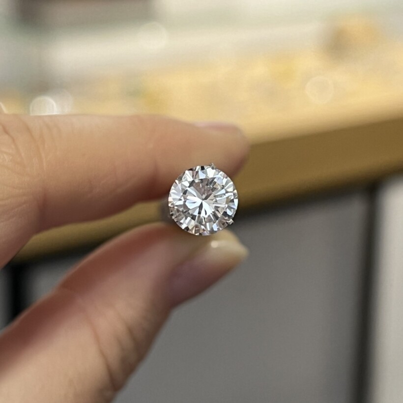 Diamant moderne de 1,73 carat extra blanc G VS1