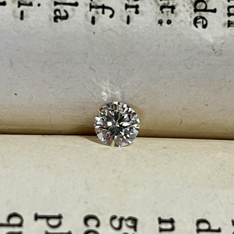 Diamant moderne de 1,80 carat extra blanc G VS1