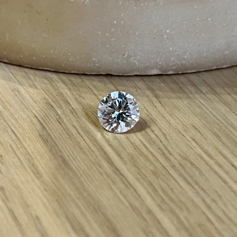 Diamant moderne de 1,80 carat extra blanc G VS1