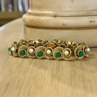 Bracelet en or jaune de 43,16 grammes, perles de culture et agates vertes vers 1960