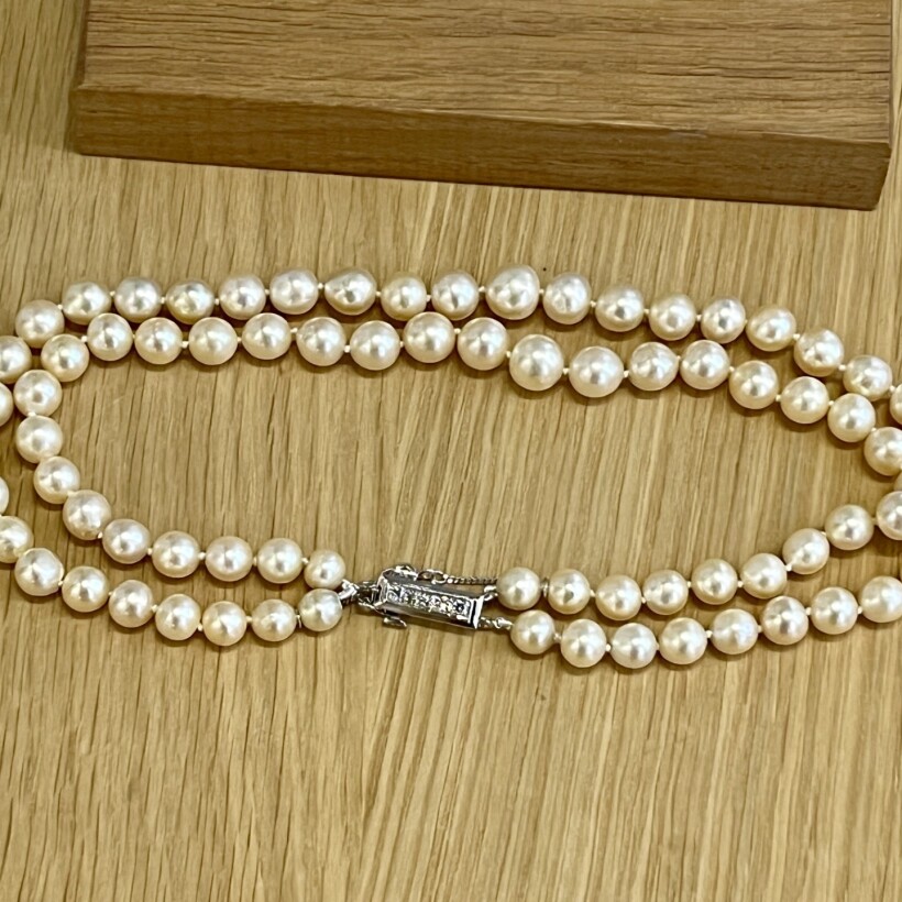 Collier double rangs de perles de culture, fermoir en or blanc et diamants