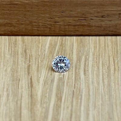 Diamant moderne de 0,98 carat blanc H VS1