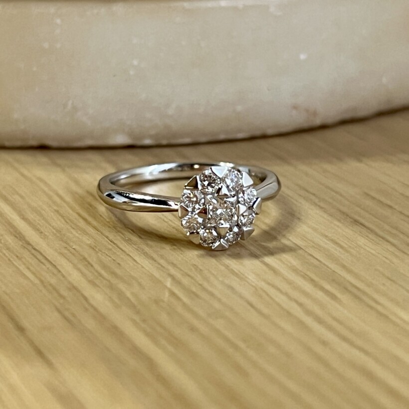 Bague en or blanc, diamant de taille princesse de 0,25 carat et diamants