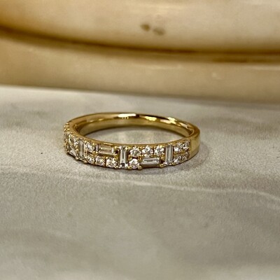 Alliance Bronx en or jaune, diamants de taille baguette et diamants