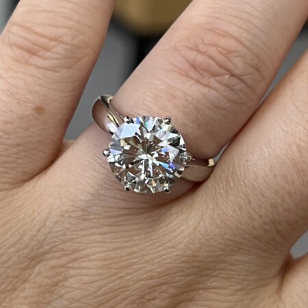 Solitaire en platine et diamant de 5,03 carats K SI1