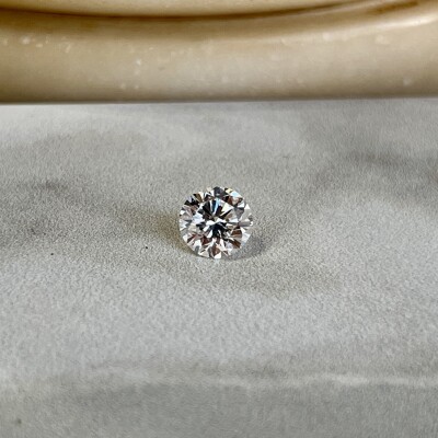 Diamant moderne de 1,06 carat extra blanc F VVS2