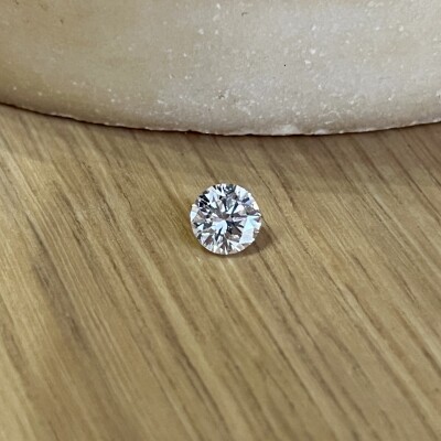 Diamant moderne de 1,06 carat extra blanc F VVS2