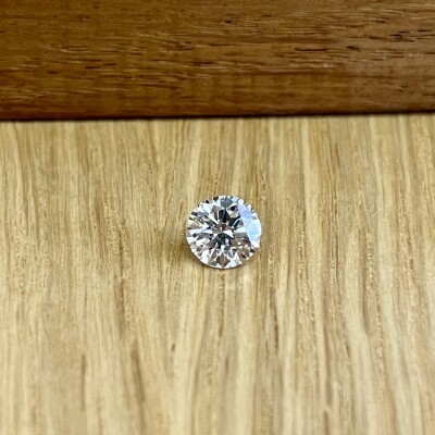 Diamant moderne de 1,06 carat extra blanc F VVS2