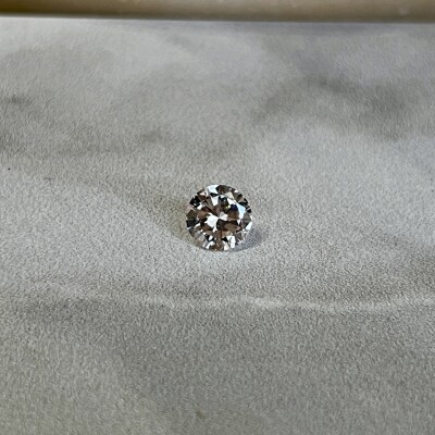 Diamant moderne de 0,72 carat blanc G VVS2