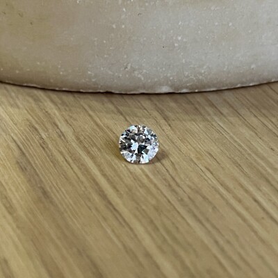 Diamant moderne de 0,72 carat blanc G VVS2