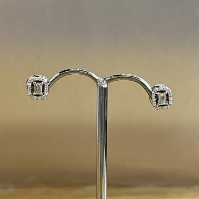 Boucles d’oreilles Héritage en or blanc, diamant de taille émeraude et diamants