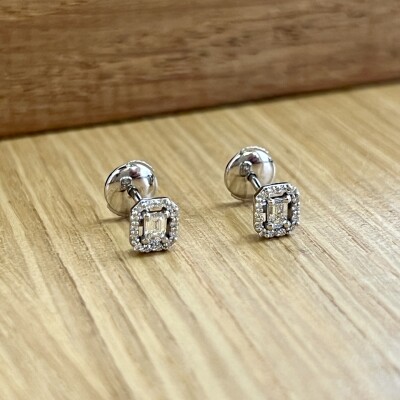 Boucles d’oreilles Héritage en or blanc, diamant de taille émeraude et diamants