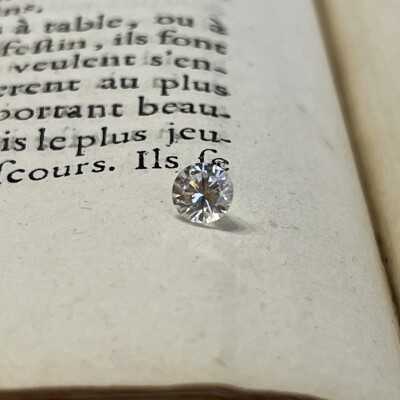 Diamant moderne de 1,05 carat blanc H VVS1