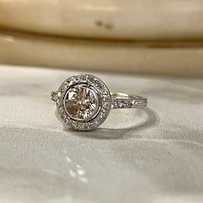 Bague Art Déco en platine, diamant de taille ancienne de 0,70 carat et diamants de taille rose vers 1930