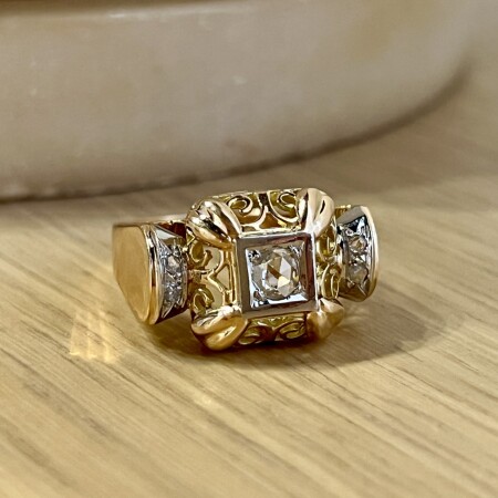 Bague Tank en or jaune, platine et diamants de taille rose vers 1940