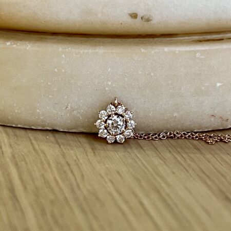 Collier Marguerite en or rose, diamant central de 0,20 carat et diamants