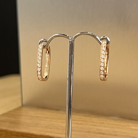 Boucles d’oreilles en or rose et diamants