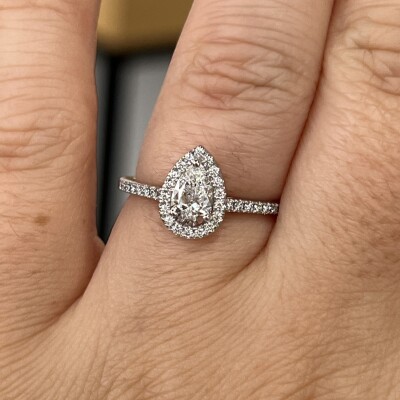 Bague Héritage en or blanc, diamant de taille poire de 0,51 carat et diamants