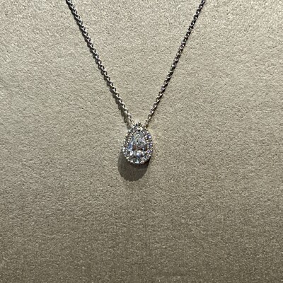 Collier Héritage en or blanc, diamant de taille poire de 0,50 carat et diamants