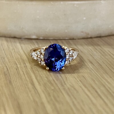 Bague Tanzanie en or rose, tanzanite de taille ovale de 3,11 carats, diamants de taille poire et diamants