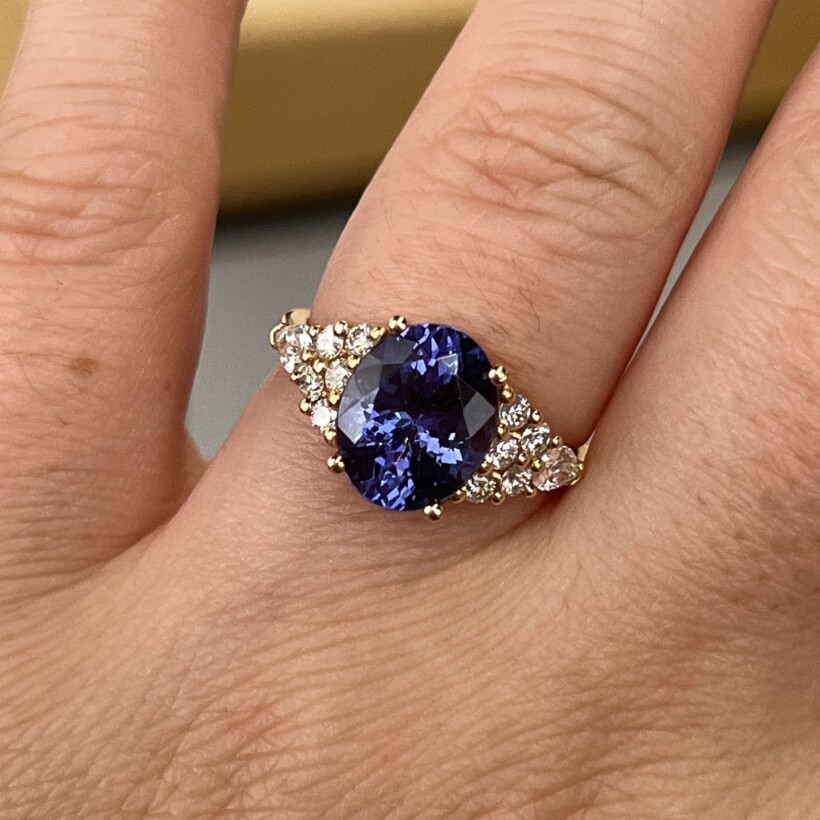 Bague Tanzanie en or rose, tanzanite de taille ovale de 3,11 carats, diamants de taille poire et diamants